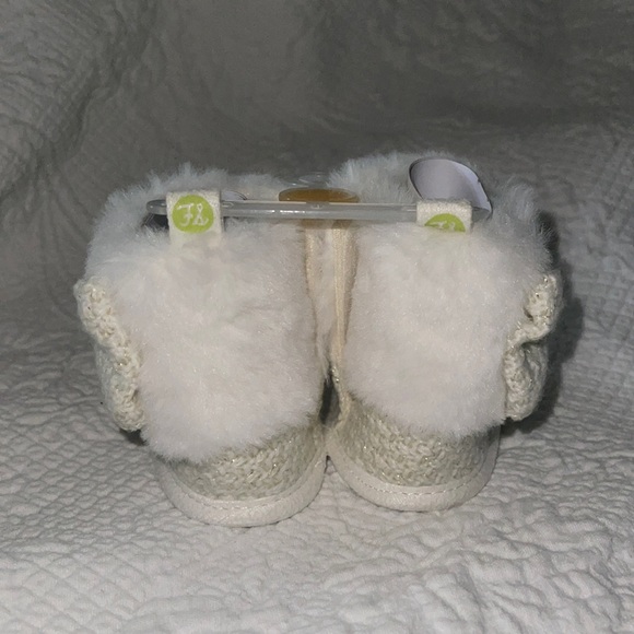 Newborn baby girl winter boots size 1-2, cute girly bow on both sides , faux fur - Picture 4 of 6